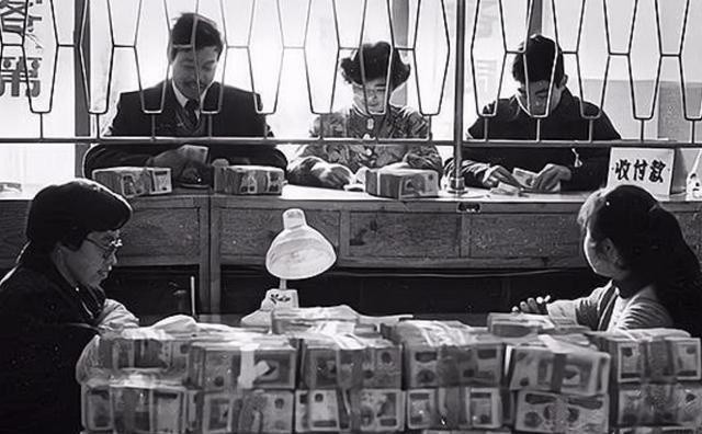 1977年，一女会计贪污4万包养7个情夫，最终被情夫举报枪毙