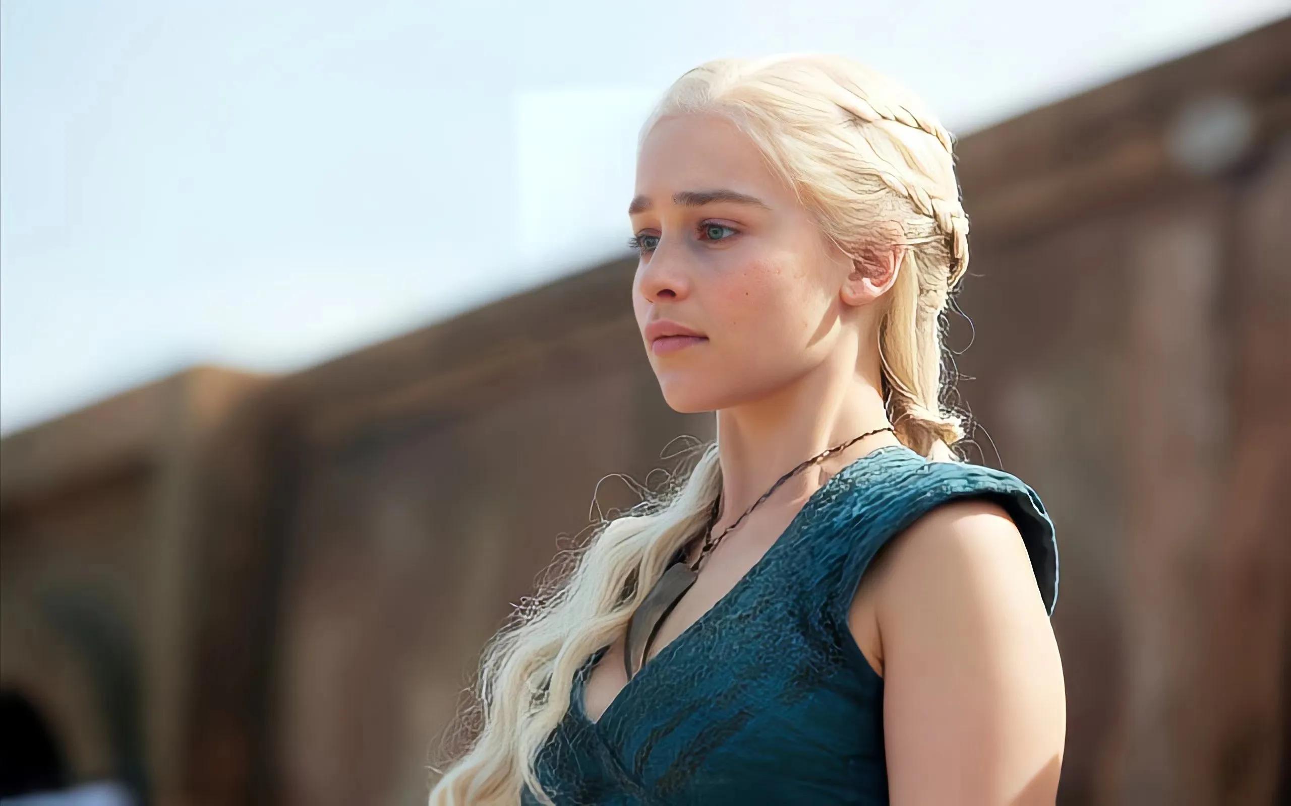 她曾因裸戏而崩溃大哭，也是让无数人喜爱的艾米莉亚•克拉克