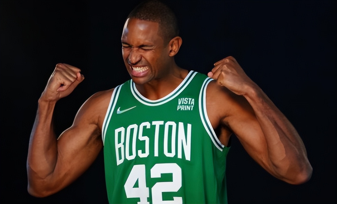 易建联是nba第几顺位（易建联是07年第6顺位，当年在他前面5人是谁 发展又如何？）