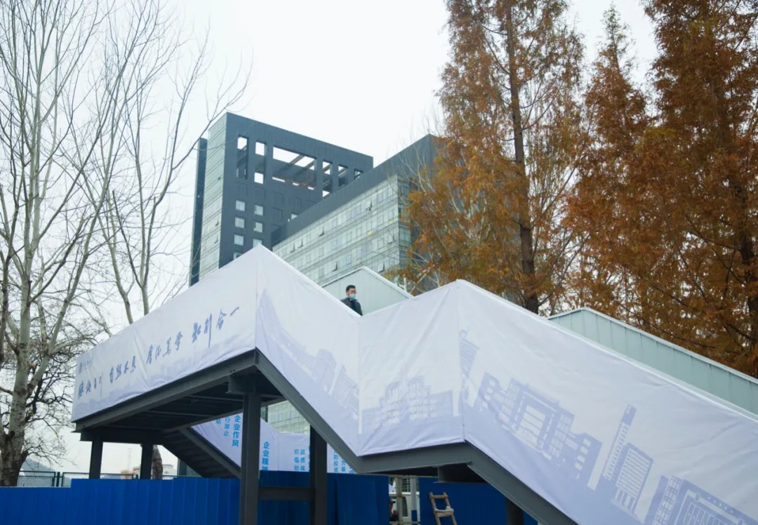 超“壕”！东北一高校7天建起一座桥，在宿舍修“两室一厅”，全国首家！