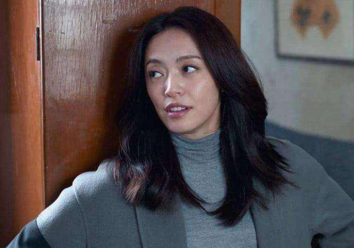 远离格格巫下巴、发面馒头脸，优雅老去才是中年女星最美的状态