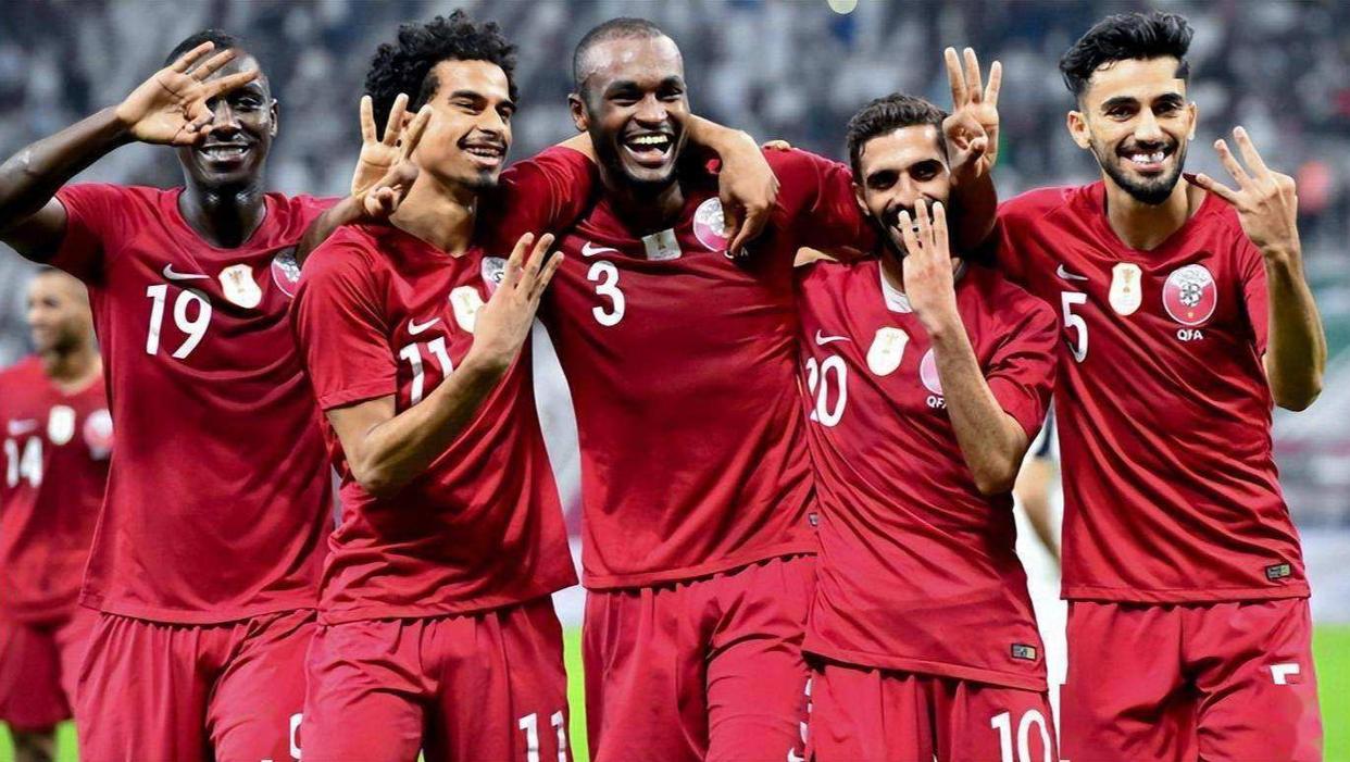 足球世界直播哪里看（CCTV四个频道直播！世界杯今夜迎揭幕战，东道主恐创92年耻辱记录）-华海博客