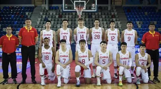 十一号篮球队员是谁（猜测新一届中国男篮首发阵容和他们的球衣号码）