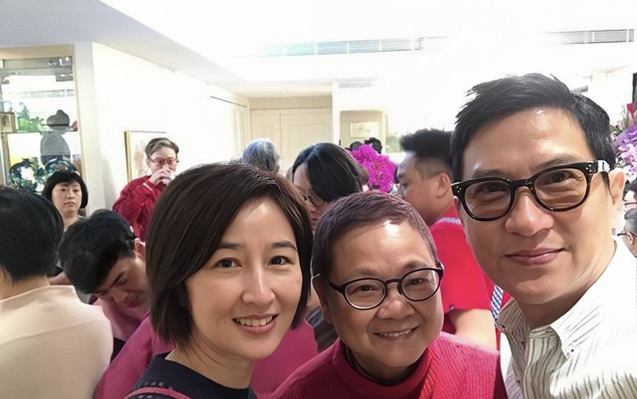 突传噩耗！关咏荷54岁胞弟坠坡意外身亡，本人公开现身神色憔悴