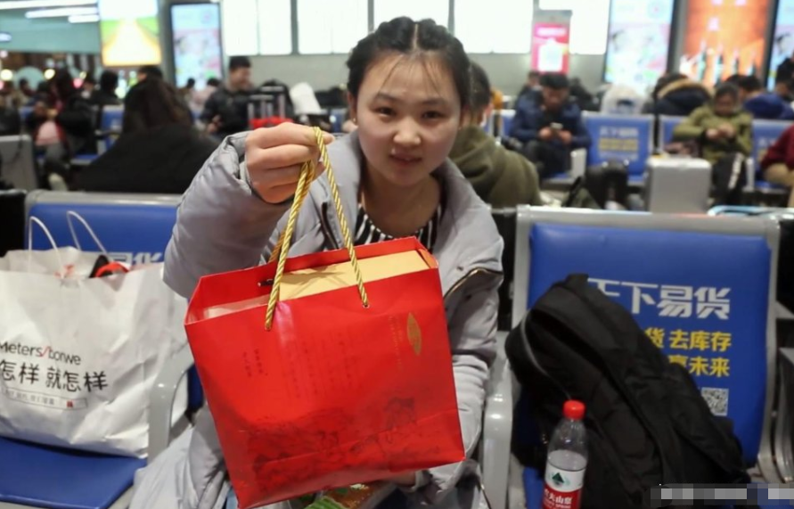 多所高校“紧急”叫停放假，官方倡导就地过年，还有一个好消息