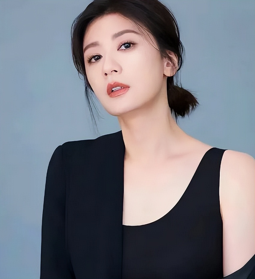 表面清纯无害贤妻良母,实则"茶里茶气",6位女星好会"装"啊