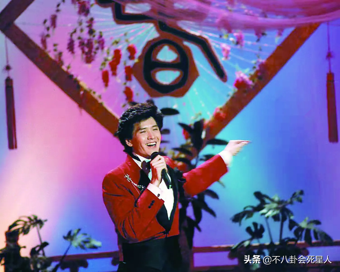 10位港台长发男星，郑伊健帅气逼人，伍佰气质狂放不羁