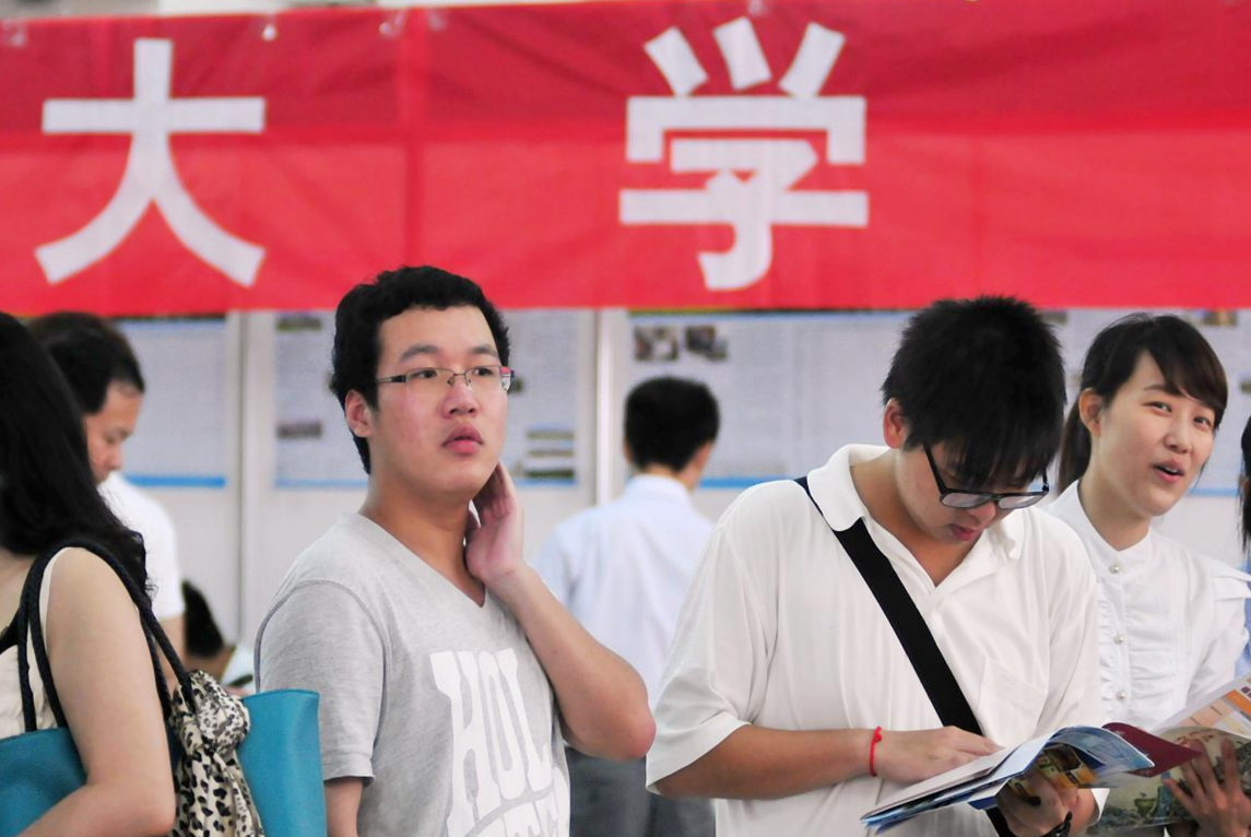 大学生能否独当一面(00后大学生越来越“佛系”，不怕挂科不考虑就业，辅导员说出原因)