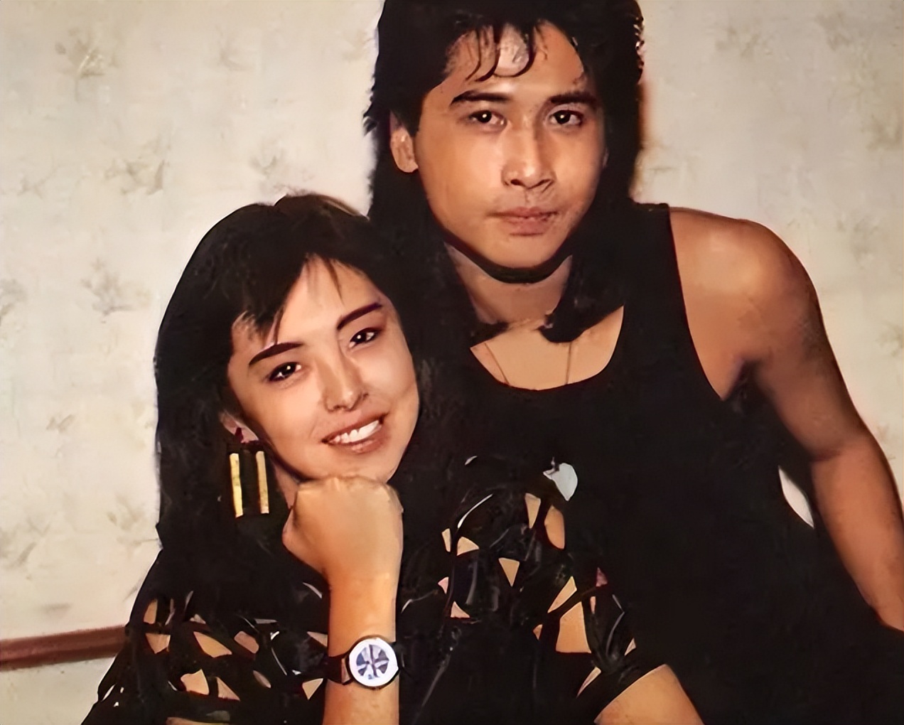 受到伤害的王祖贤在1998年又和前男友复合,本以为两人是苦尽甘来.