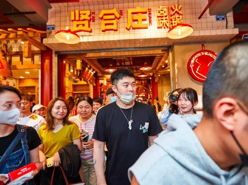 明星开店，人人喊打