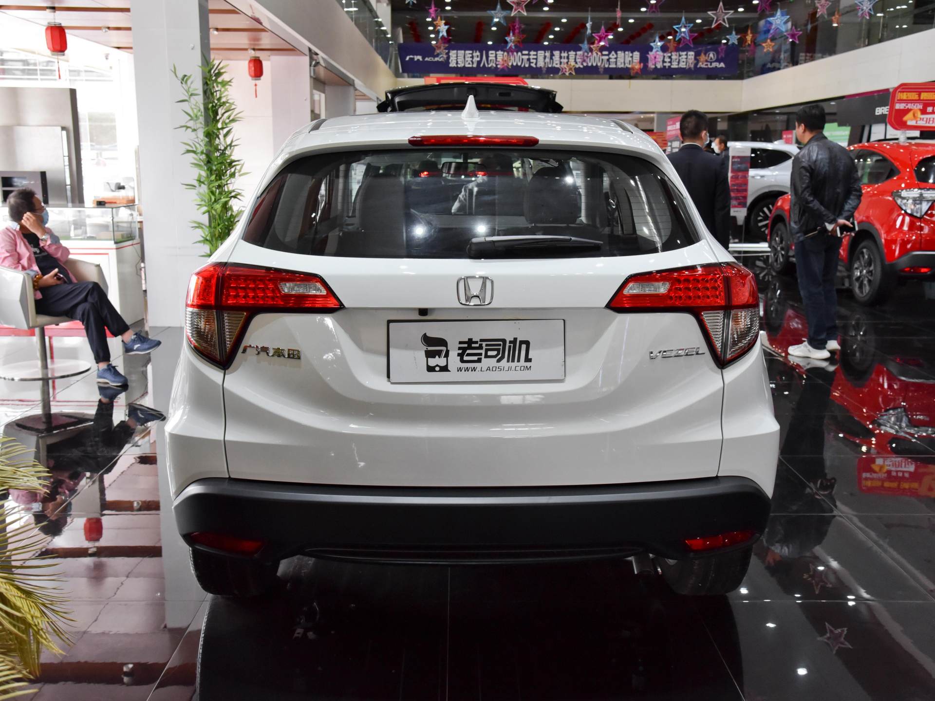 合资的小型SUV，悬浮扶手箱，10万出头，实拍缤智