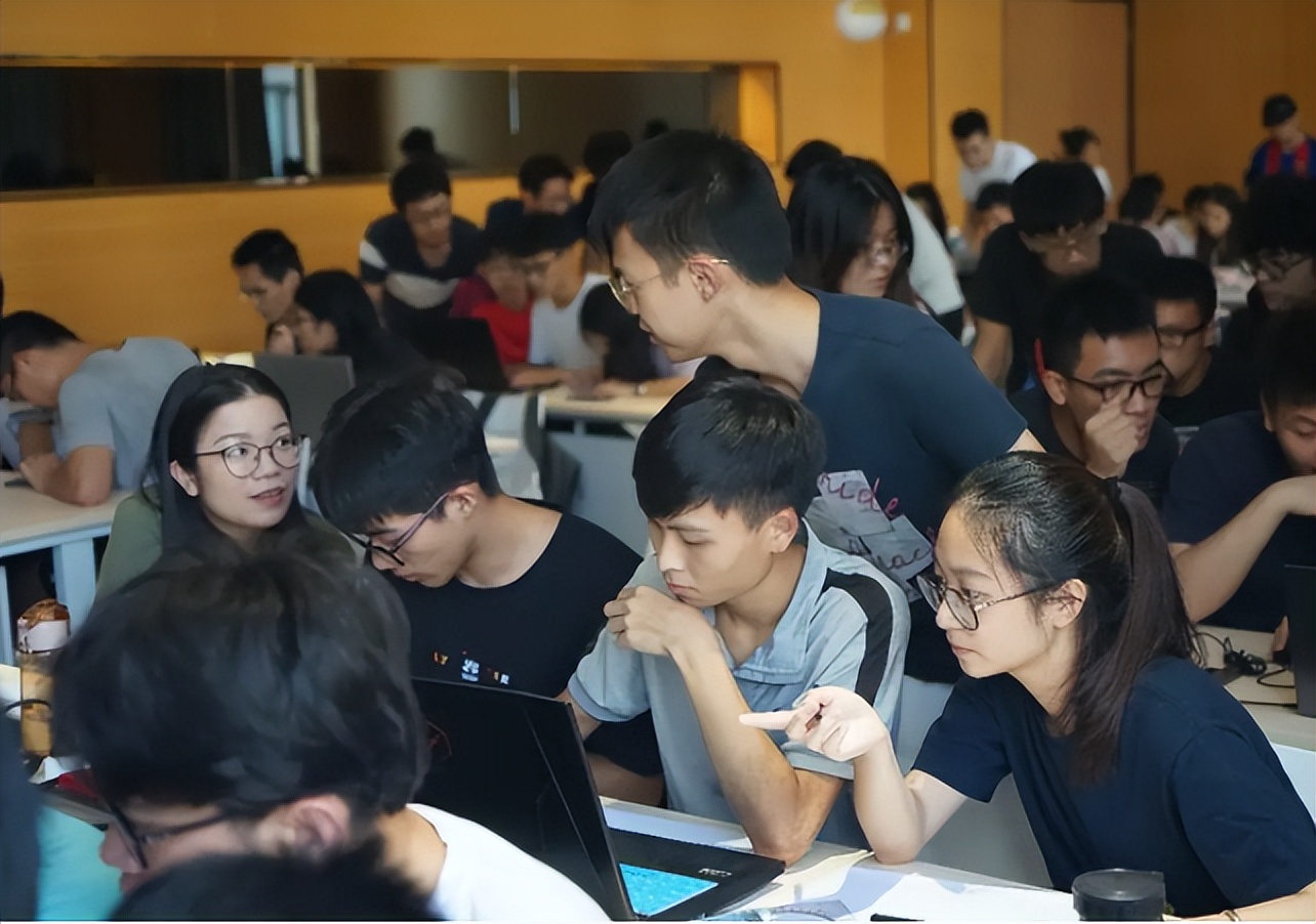 “我不提倡大学谈恋爱”，毕业分手不是主因，老师的话值得深思