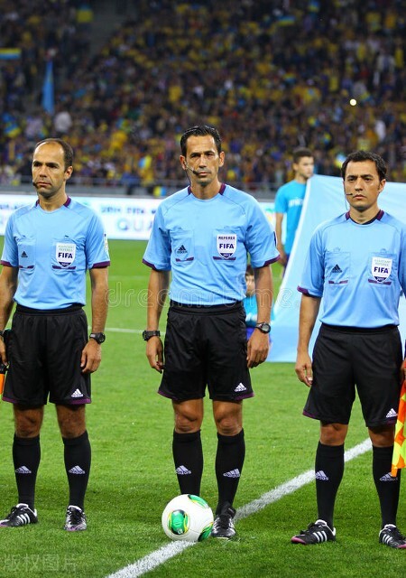 足球裁判开球怎么站位（伪球迷的自我修养(一)：你还不知道的足球比赛规则都在这里）