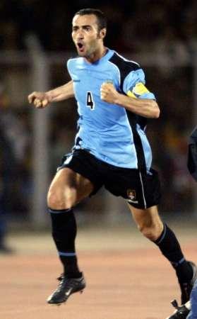 乌拉圭队世界杯大名单(辉煌天蓝军团：乌拉圭足球历史最强11人，远古神佛与绿茵屠夫)