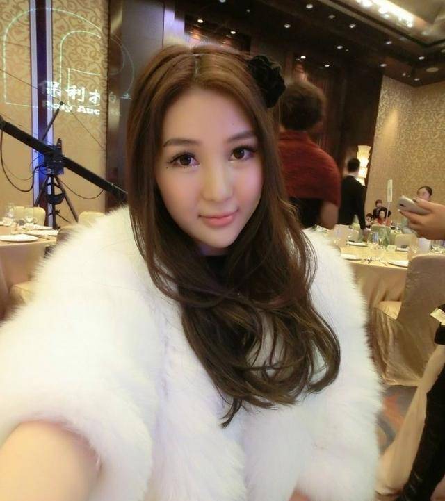 翟天临个人资料(她是美女网红鼻祖) - 散下步