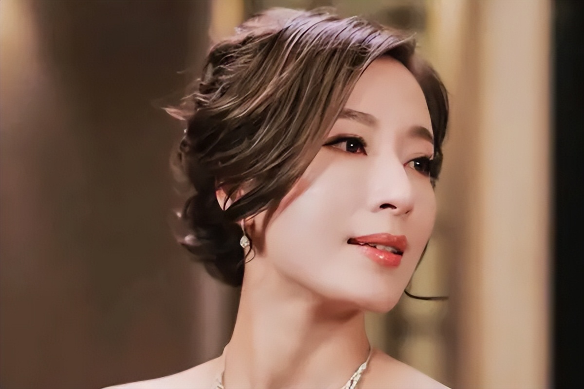 明明get不到，却被夸上天的10位女星，是谁的审美有问题？