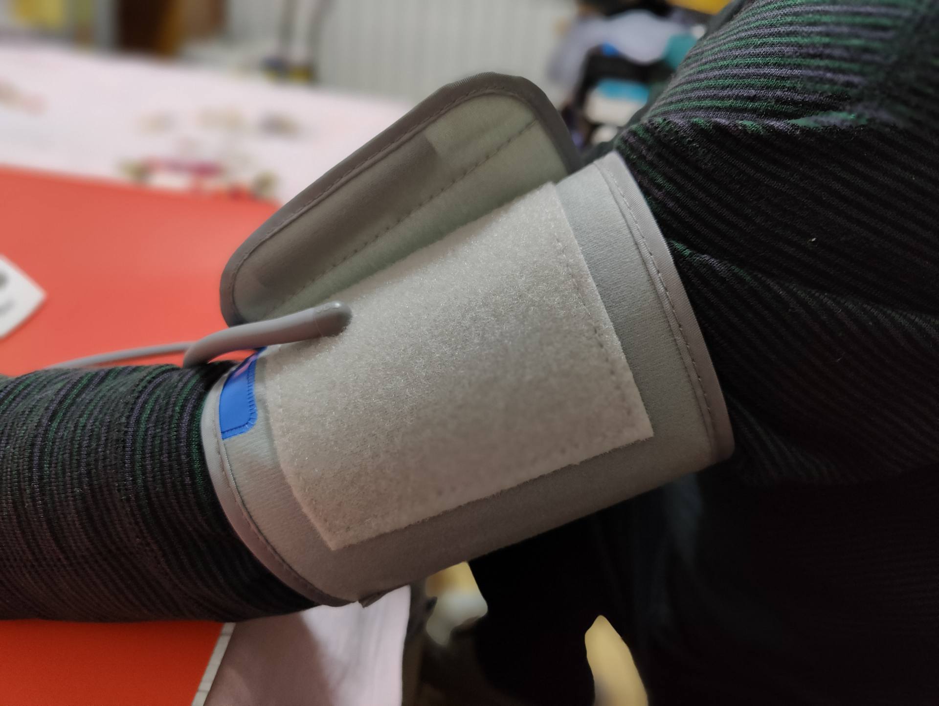 家庭必备，帮你呵护父母的健康，爱奥乐臂式电子血压计