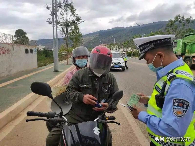 我为群众办实事 | 蒙自警方持续开展农村道路交通安全整治行动