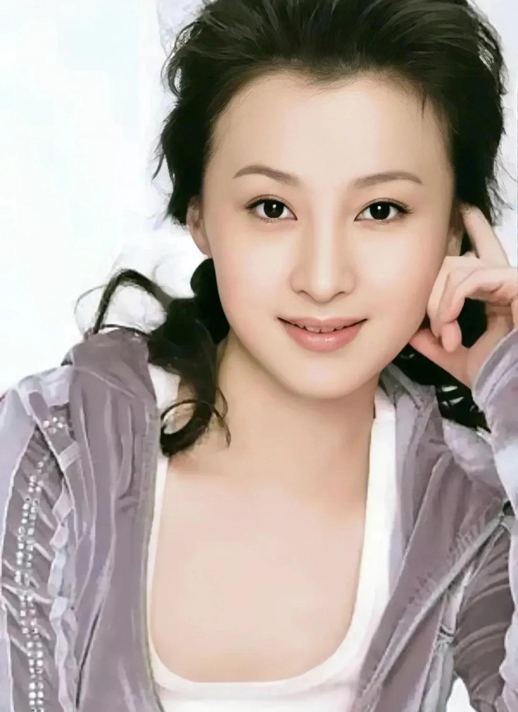 演员徐露:曾因丈夫太丑怕影响后代而恐婚!如今婚姻让女儿都羡慕