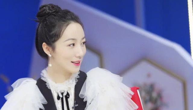 河北一大学教师“火了”，人美心善气质佳，很像女明星