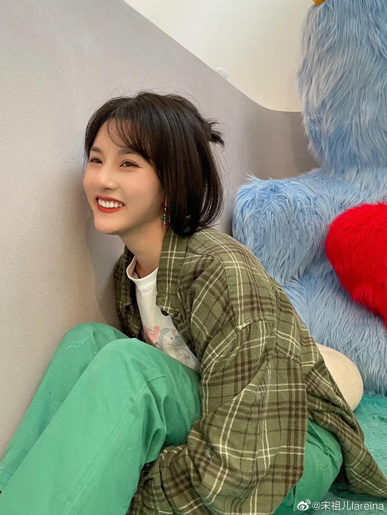 张天爱、杨幂杂志大片，清纯唯美，炫彩多姿