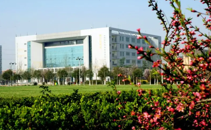 这两所医学院临床医学收分低，性价比很高，中等考生重点参考