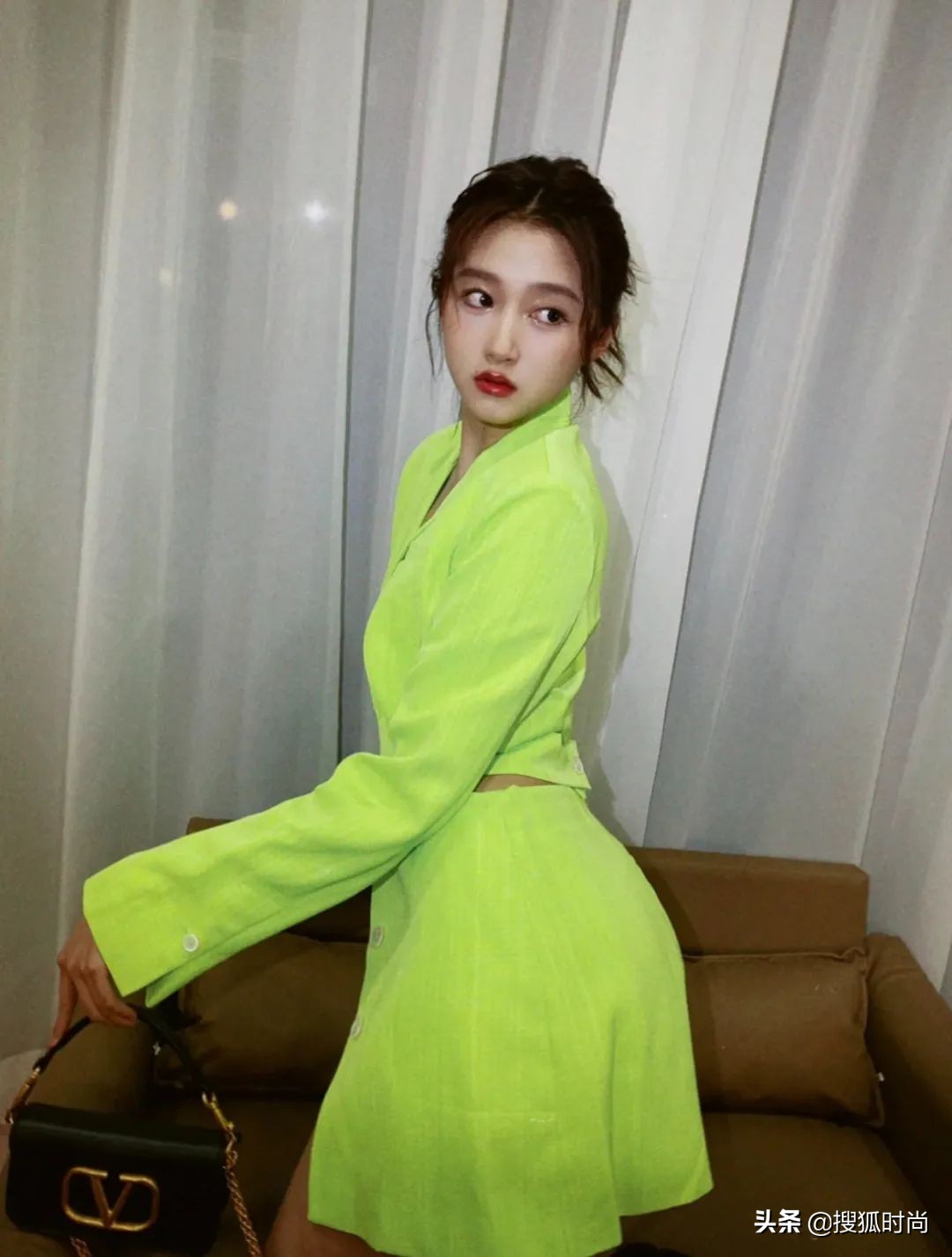 杨幂周也、鞠婧祎宋祖儿、唐艺昕关晓彤，同款裙装演绎不同味道