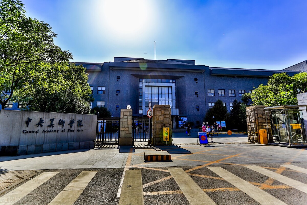 八大美院每年招生超万人，主要有哪三个专业大类，各录取多少人？