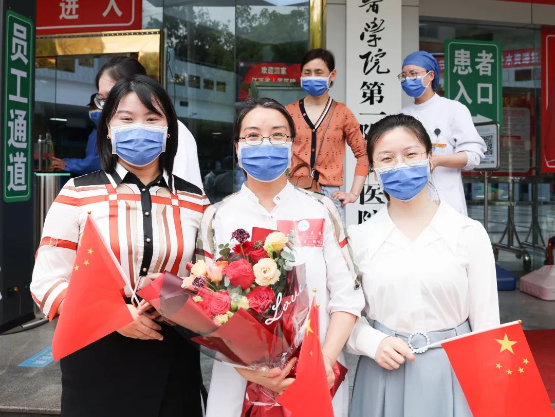 江西省人民医院援南昌核酸采样队返院