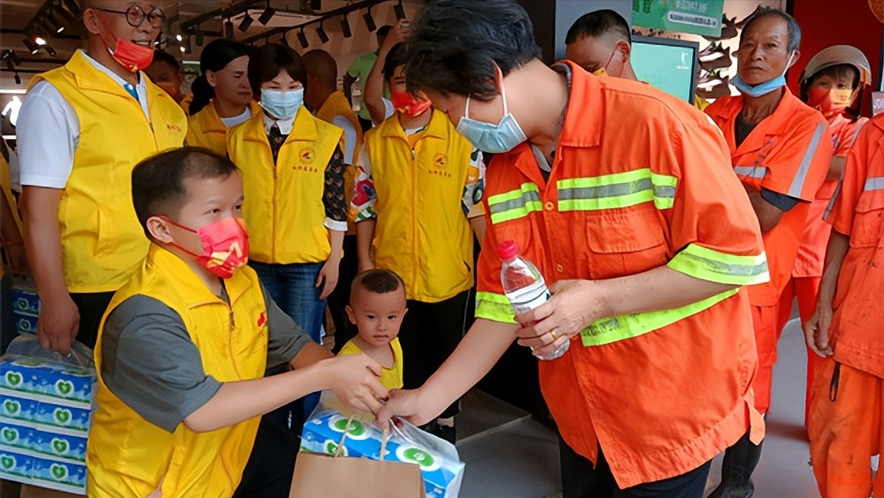 广东惠州：粽叶飘香迎端午 礼赞城市美容师