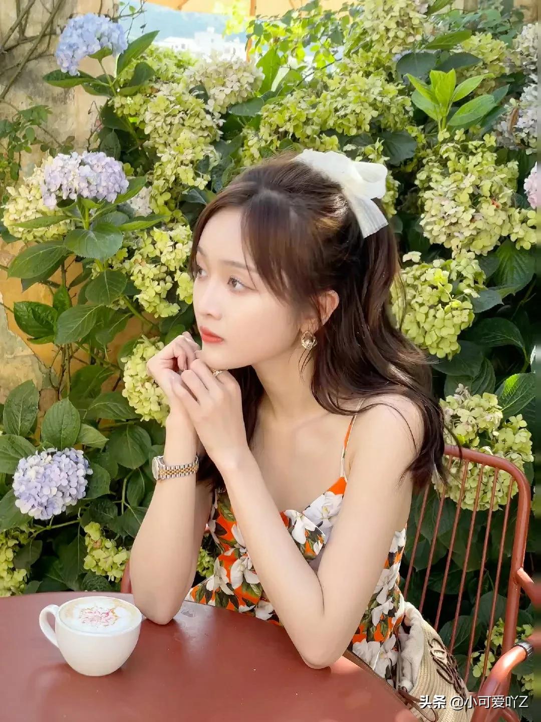 吴宣仪，吊带花朵裙，白色蕾丝发带，精致女孩可爱美丽