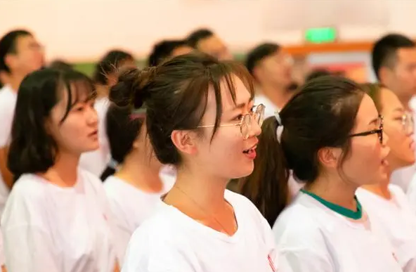 考生被清华录取，家长发朋友圈分享喜悦之情，收到的却是冷嘲热讽