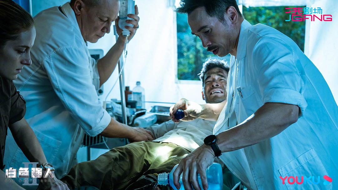 《白色强人2》今晚开播，三视帝两视后坐镇，真正的港剧王牌来了
