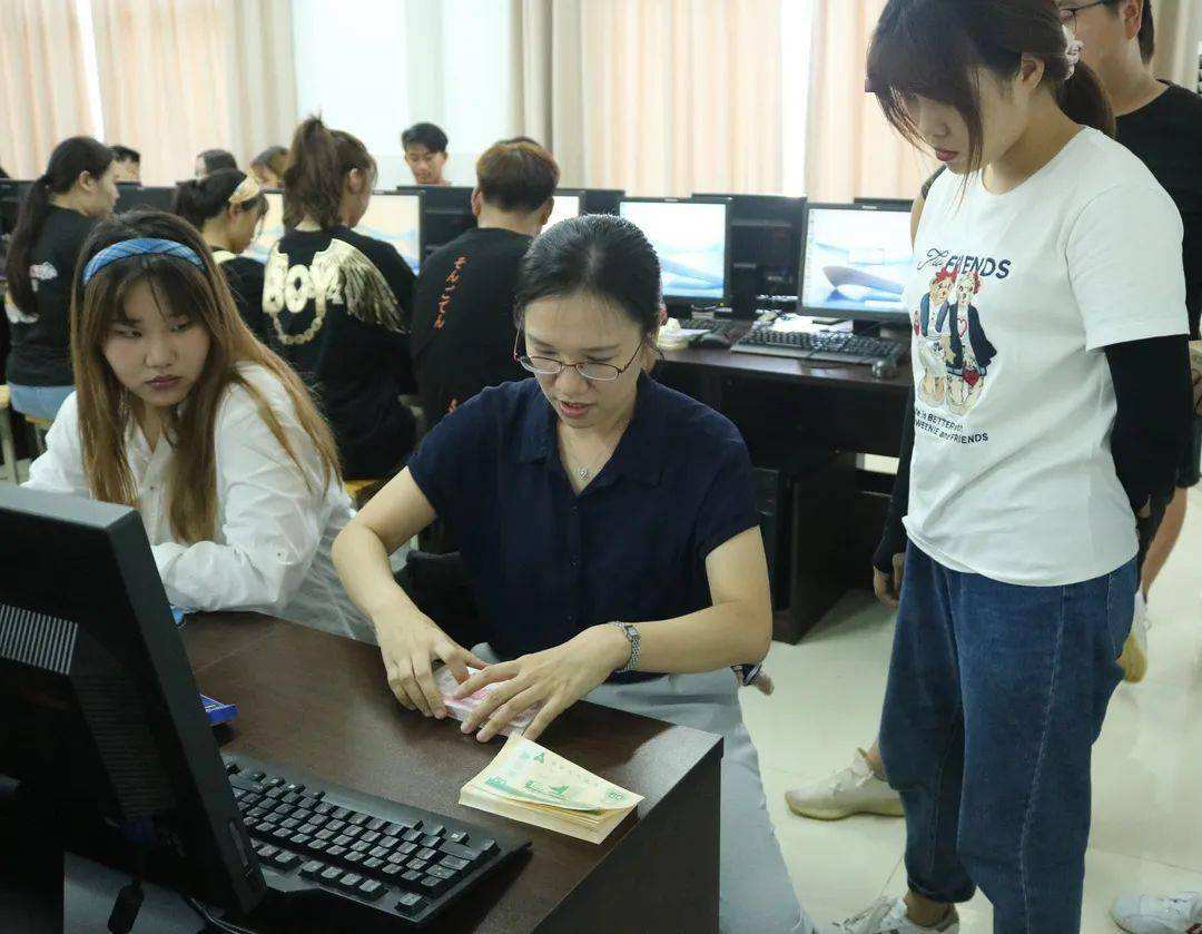 金融专业要考的证书有哪些？种类繁多，这几个证书，最具含金量