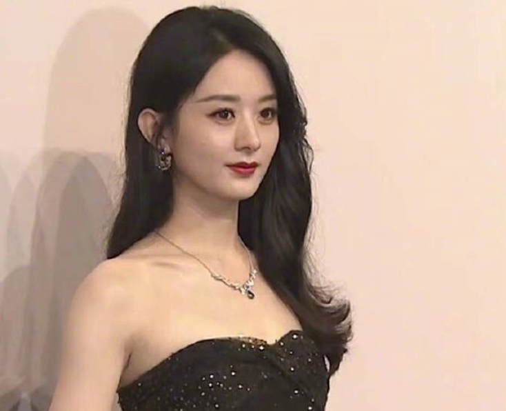 闫妮的“大妈味”、赵丽颖的“土气”，这8位女星，如今判若两人