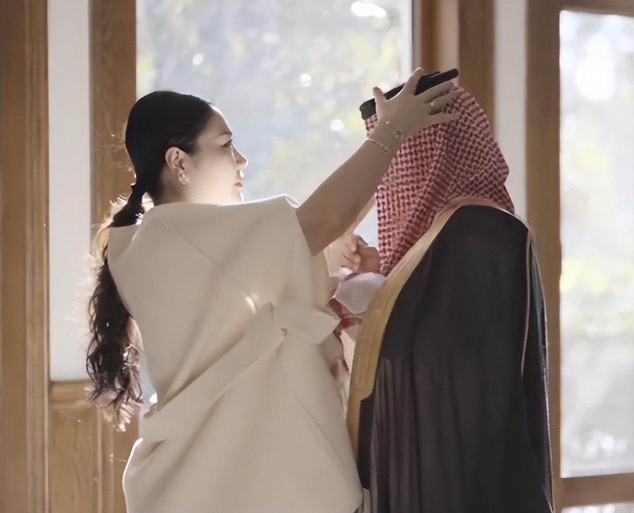 肉姐:远嫁沙特的中国媳妇,晒日常奢华生活,却遭旅游博主打假?