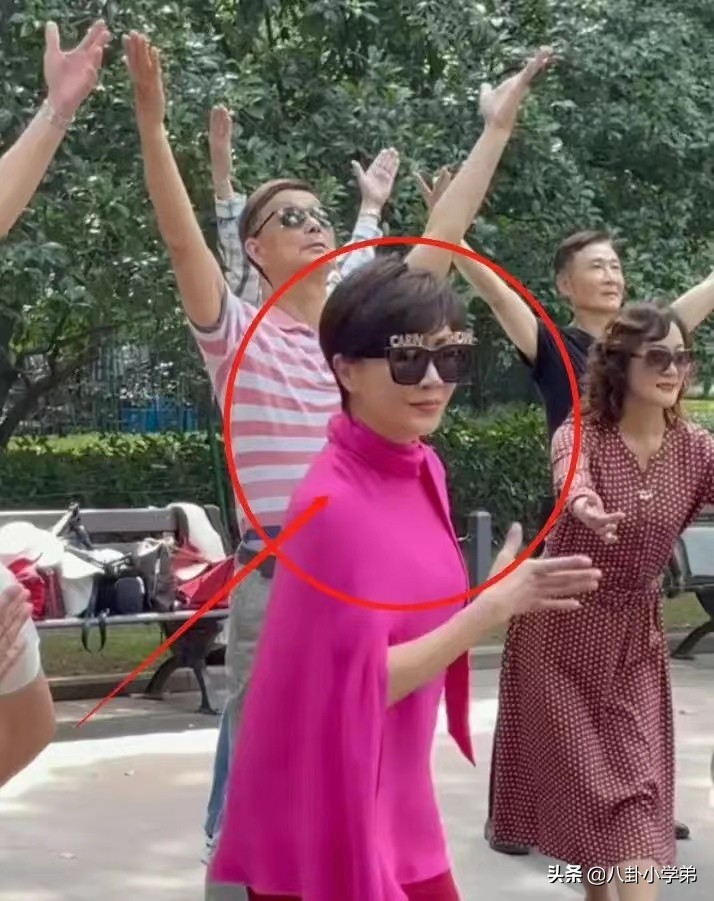 明明长着一张相似的脸，一个洋气一个“土气”，颜值差距太大了