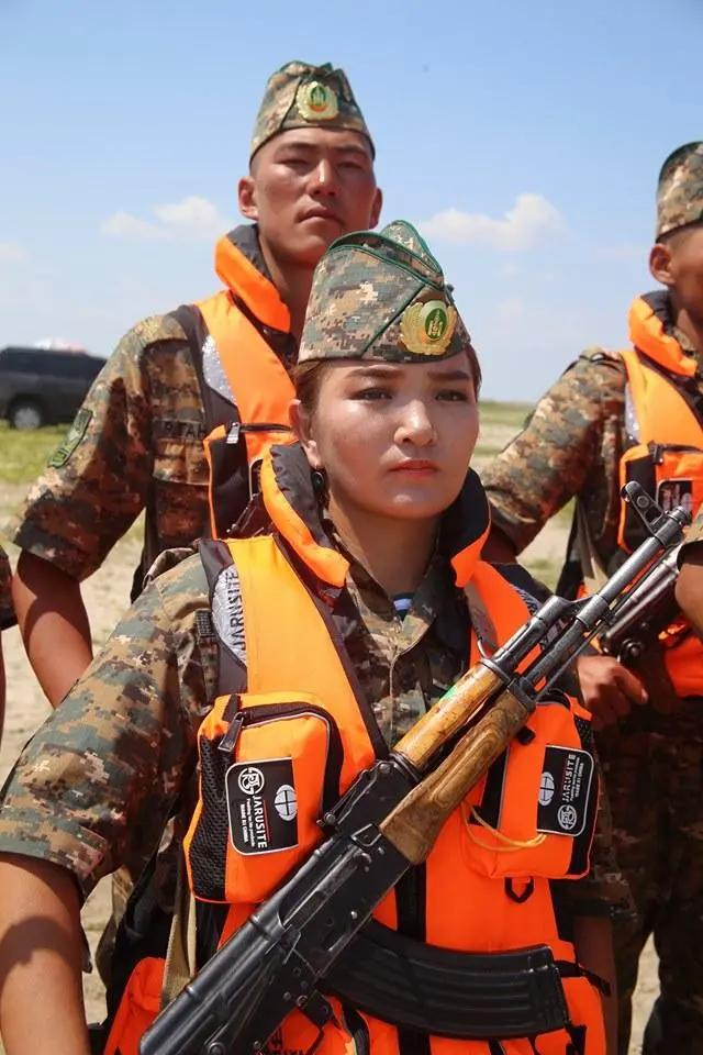 蒙古国“现状”，海军夏天运羊毛，冬天捕鱼，还有25个探秘冷知识