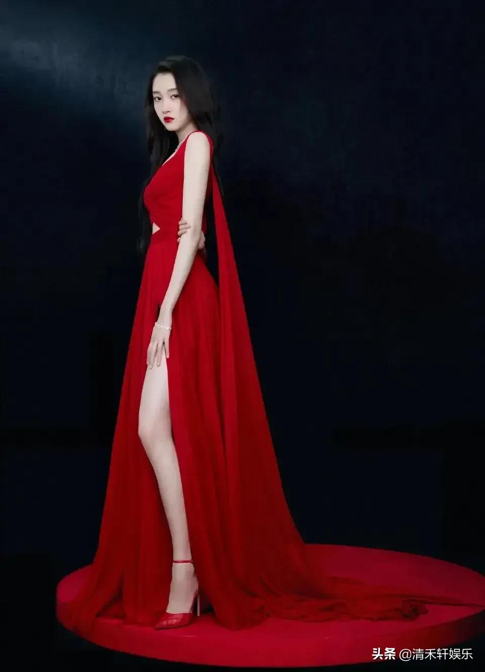 鹿晗正牌女朋友关晓彤，是真好看。鹿晗应该很幸福吧