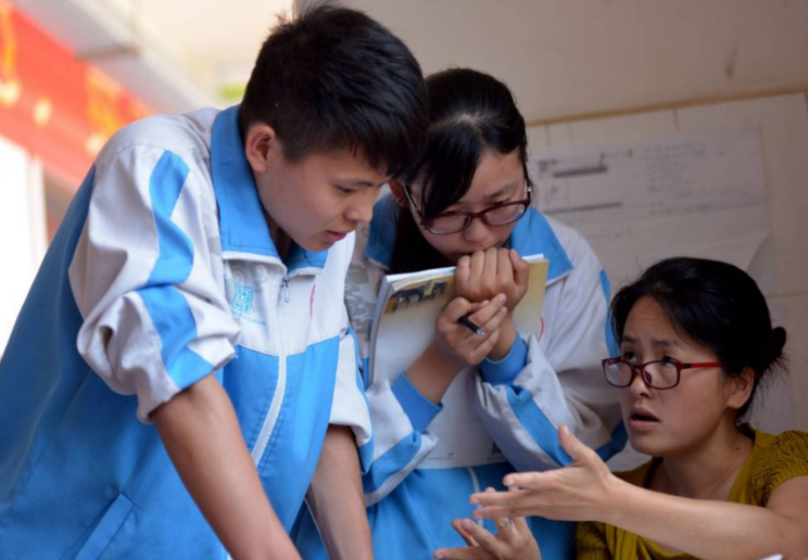 “民转公”基本敲定，民办教师的出路在哪里？这3个方向很不错