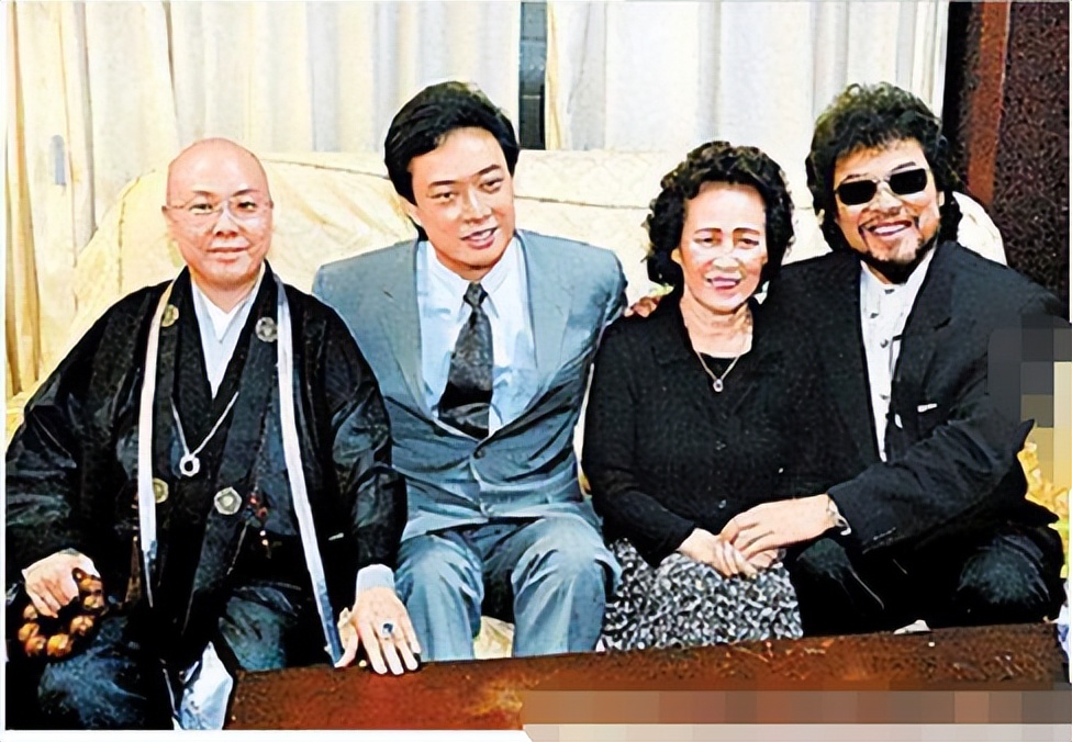 "消失"4年,67岁费玉清近况曝光:不结婚,无子女,帮姐姐还千万巨债,资产