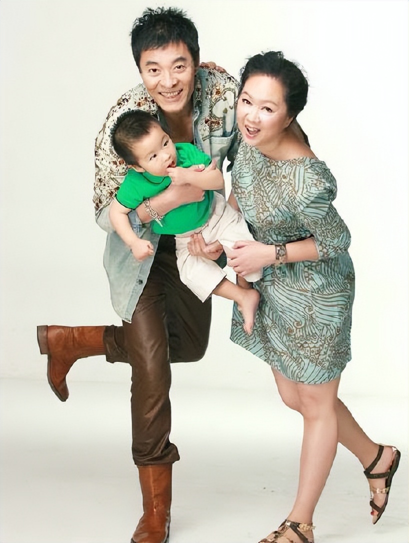 刘威:与杨若兮同居7年不结婚,转身娶小13岁化妆师,今婚姻状况如何