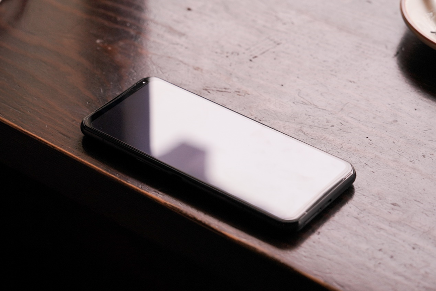 玩游戏这样才快乐，“性能霸王龙”联想拯救者Y90上手实测