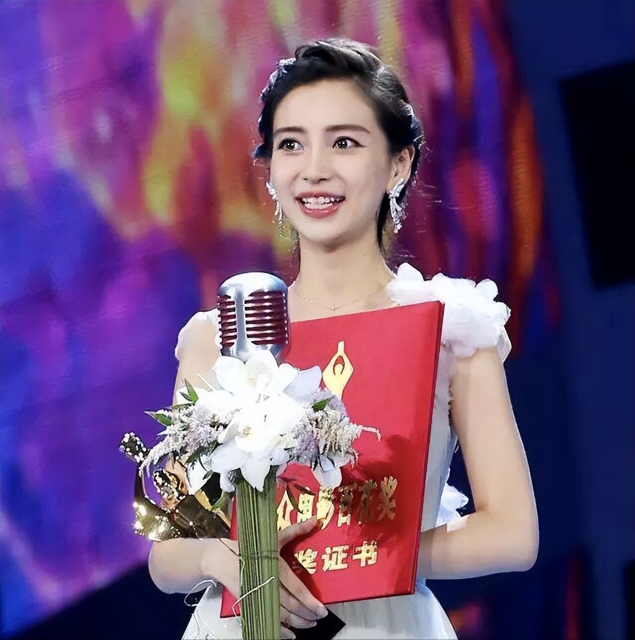 中韩紧张之际 angelababy捧场韩国明星演唱会 让网友粉丝吵翻天