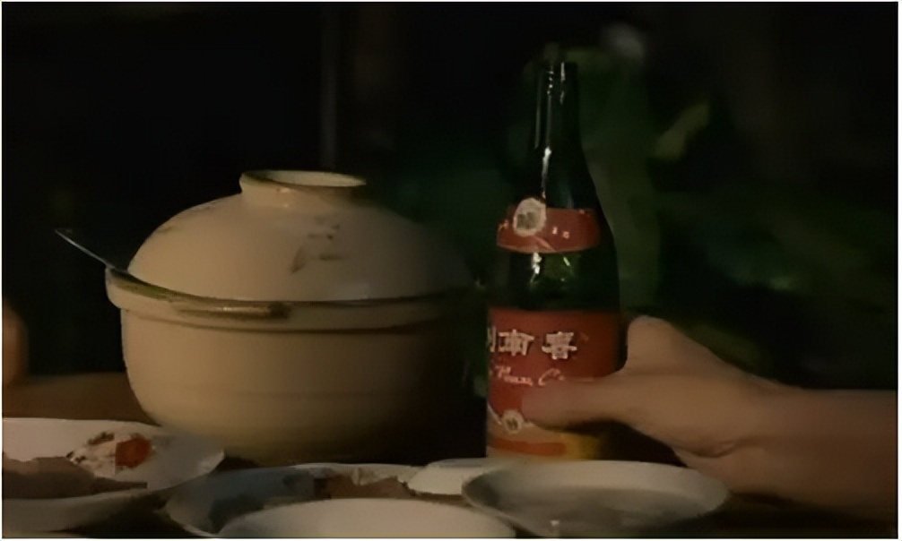 神秘的群演、张子枫的演技、冯导的卑微，成就了这部电影