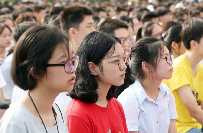 河南考生破防了，2022年高考预估人数出炉，毫无疑问河南稳居榜首
