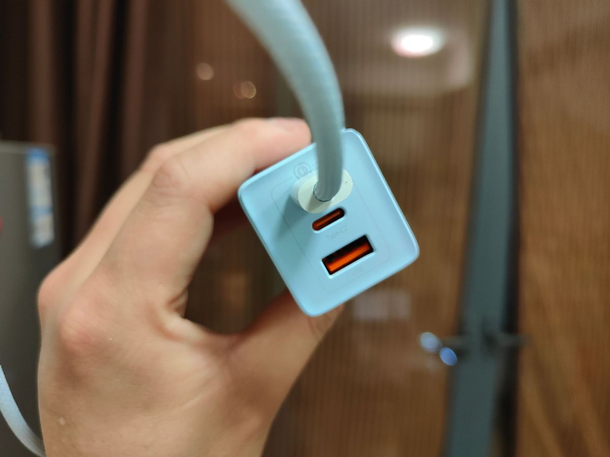 一个抵三个，倍思GaN3 Pro 65W氮化镓充电器，有点炫