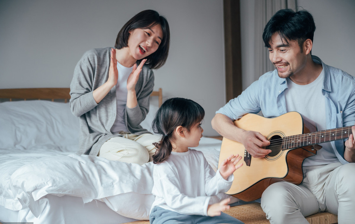 如何培养孩子成为小主持人(爸爸做好三点，孩子更易有出息，看看你家爸爸做到没有)