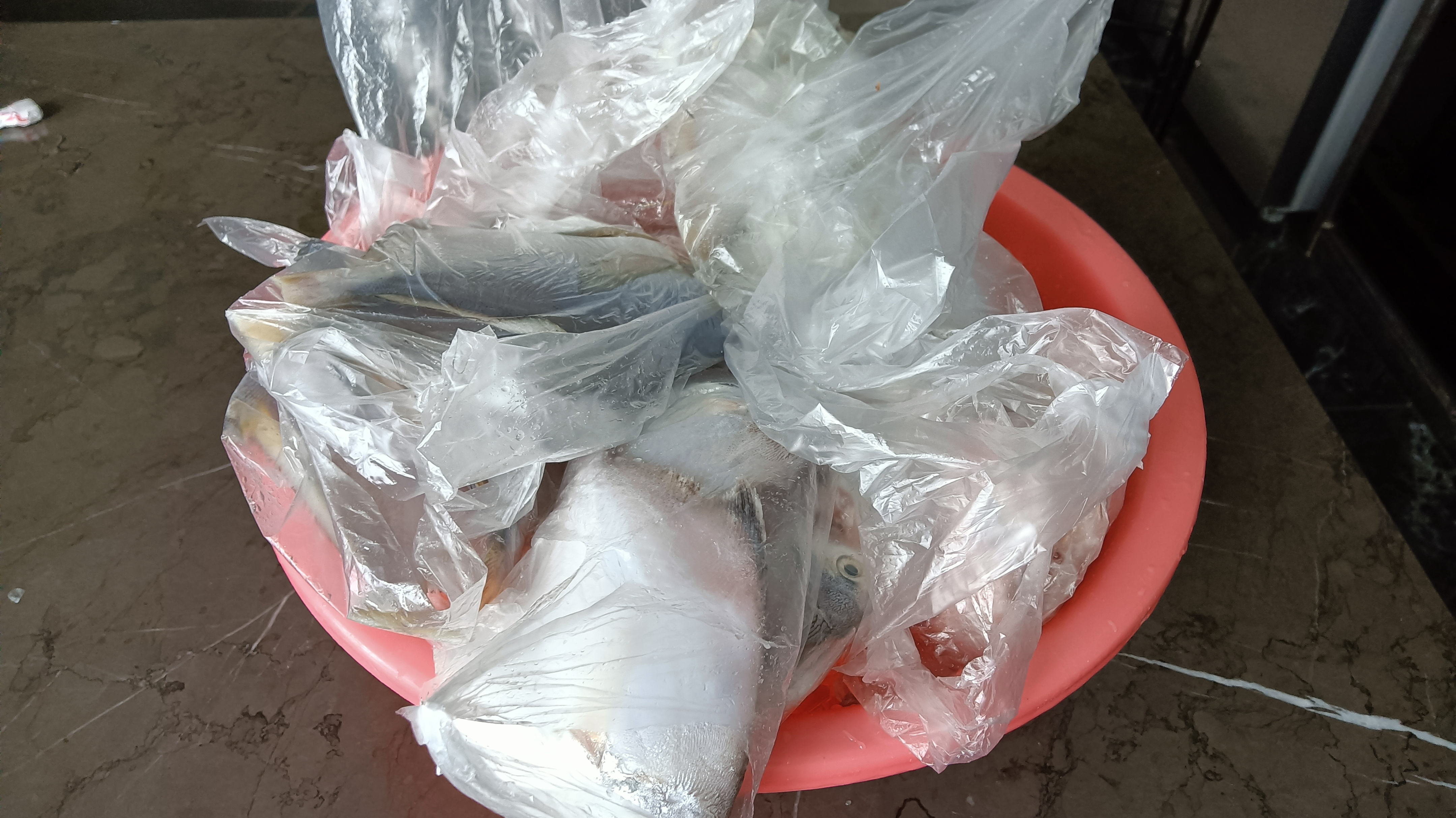 看看?？谑袌鲷~和肉的價格