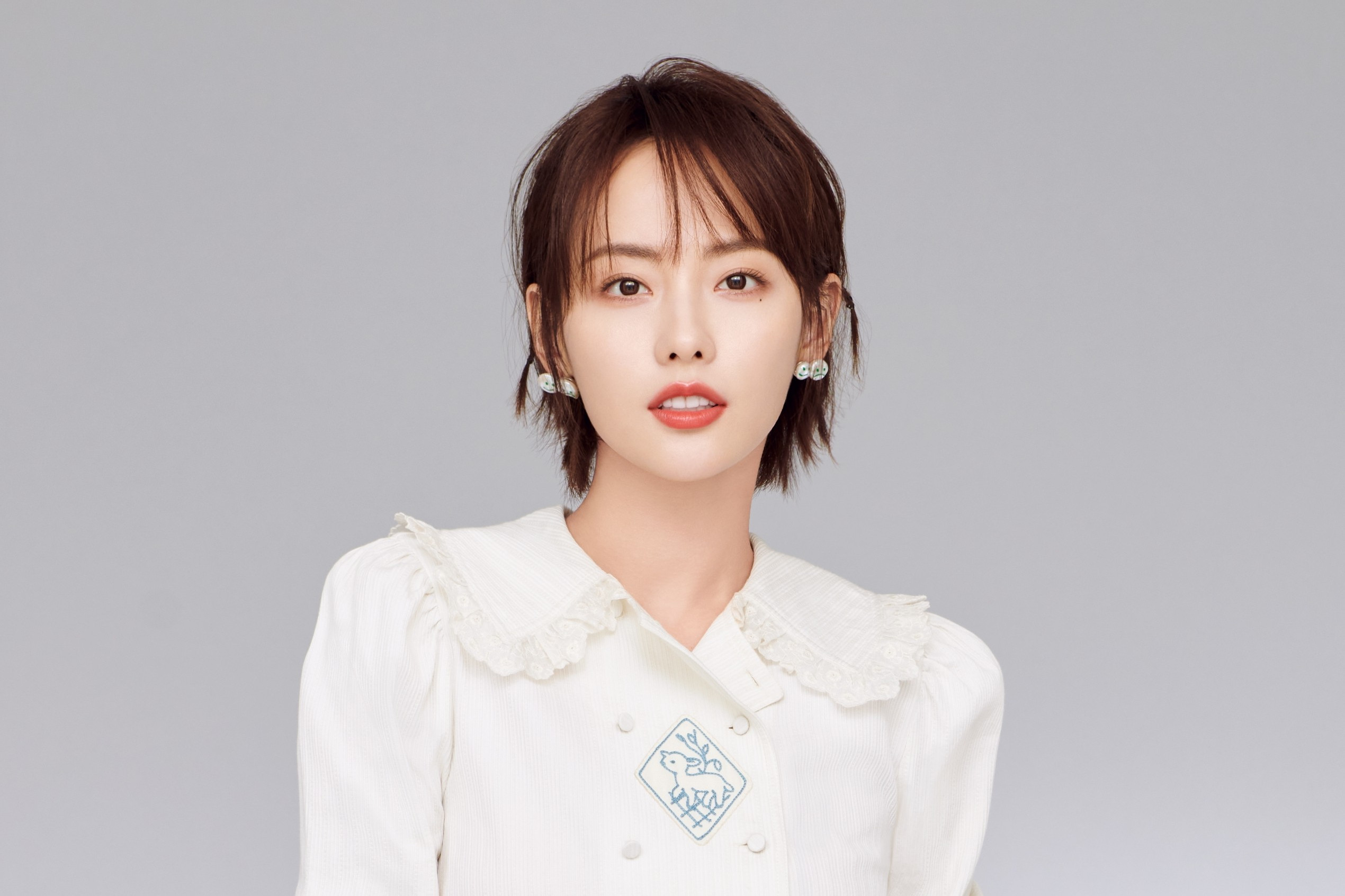 谁料,一年时间不到,张嘉倪已经不用为她和买超的小家准备年货了.